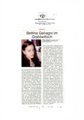 Bettina Galvagni im Grabbeltisch